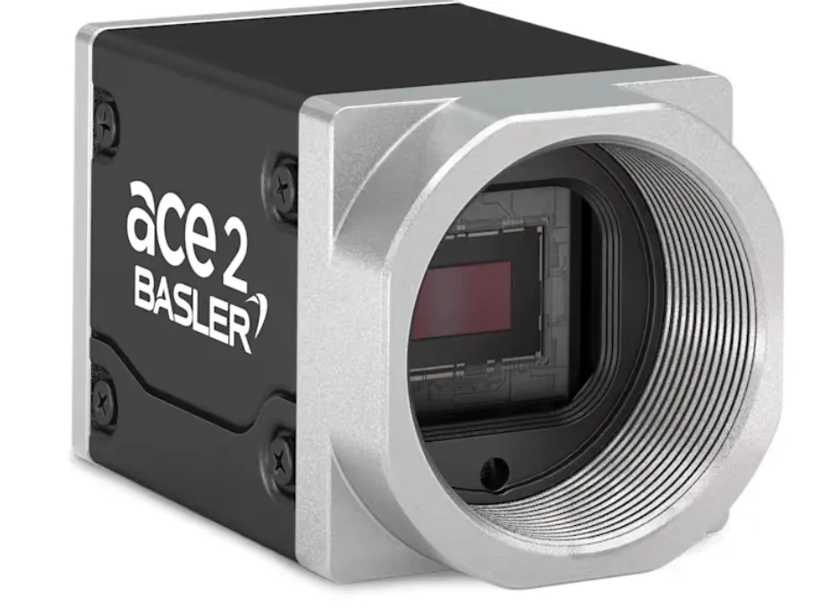 Kamera industri Basler ace 2 berbodi hitam dengan bagian depan aluminium, dudukan lensa C-mount berulir memperlihatkan sensor gambar di dalamnya.
