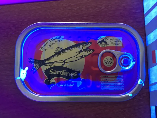 Inspeksi lapisan UV coating kaleng sarden